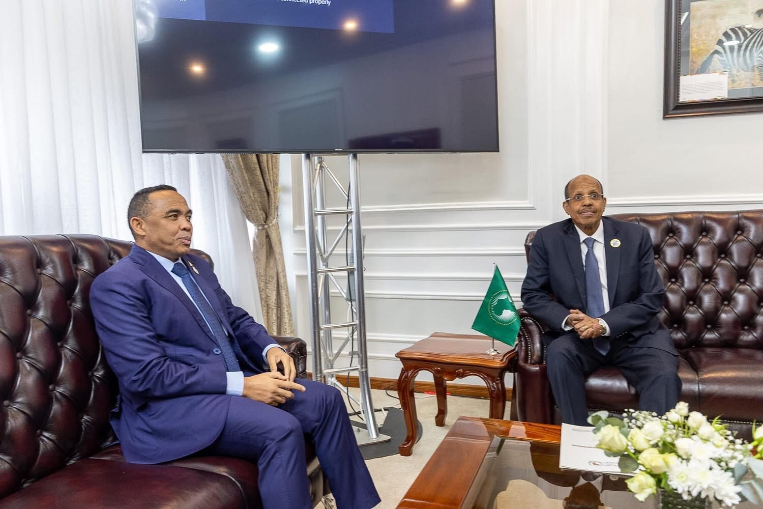 ✍🏼 🇲🇬 MICHAEL RANDRIANIRINA – MAHMOUD ALI YOUSSOUF: VONONA NY VONDRON’ AFRIKANINA HANAMPY AN’I MADAGASIKARA HIVERINA AO AMIN’NY VONDRONA