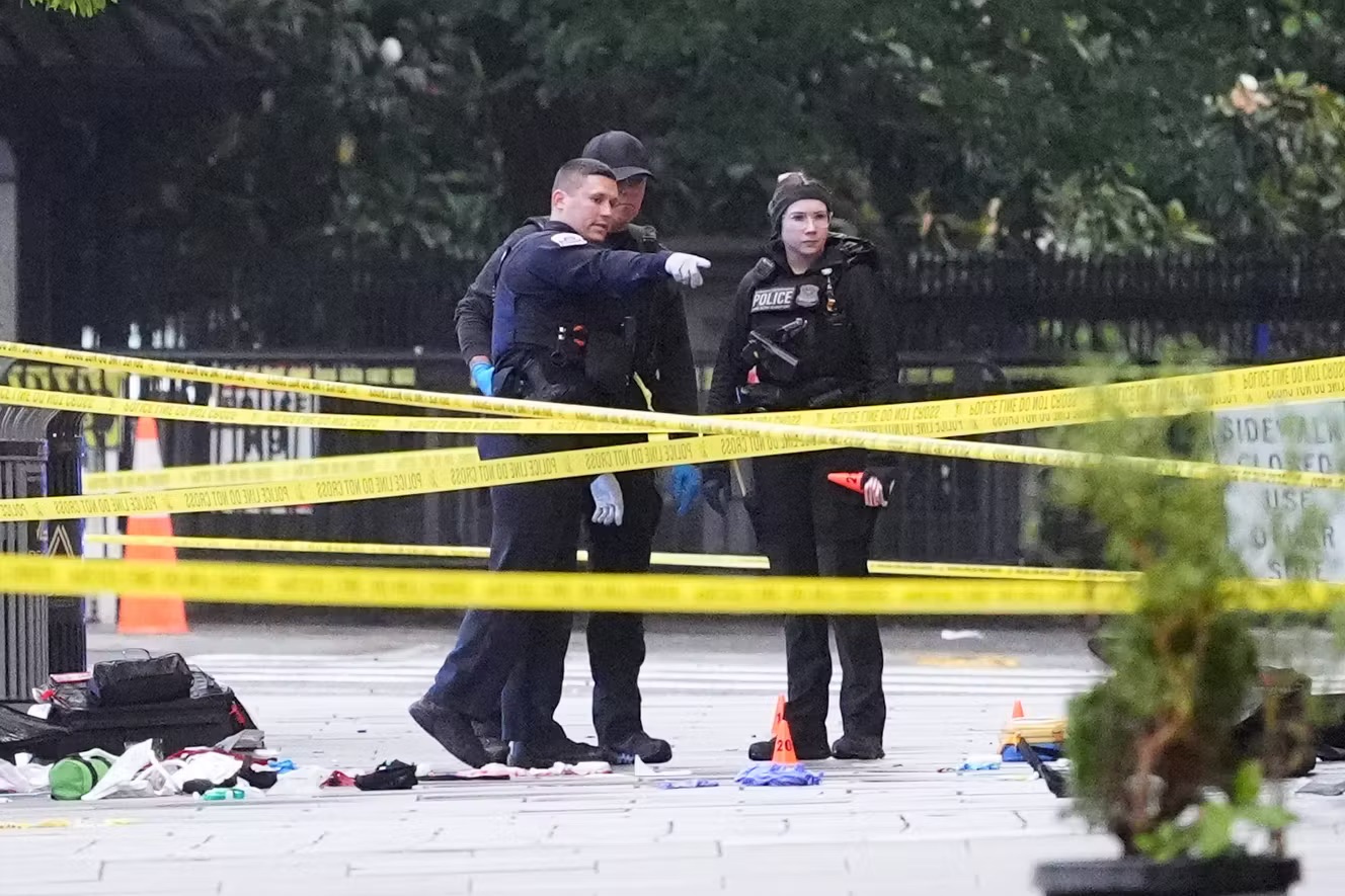 FUSIALLADE DEVANT LA MAISON BLANCHE: UN TIREUR ABATTU, DONALD TRUMP MIS EN CONFINEMENT