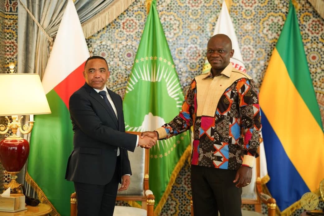 MADAGASCAR – GABON: LE CHOC DES TRANSITIONS VERS UN NOUVEL ORDRE CONSTITUTIONNEL