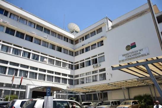 TAXE SUR LES VÉHICULES À MOTEUR: NAHANGONA NY FAMPIHARANA NY HETRA ARY MIZOTRA MAKANY AMIN’NY FANAFOANANA