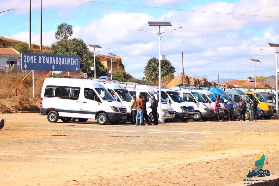 NY TOBIM-PIANTSONANA AMORONAKONA : HANOMBOKA NY VANIM-POTOANA VAOVAO HO AN’NY FITATERANA SY NY MPANDEHA